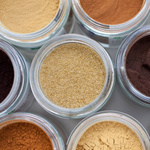 Botanical extracts, raw material and powders for animal nutrition