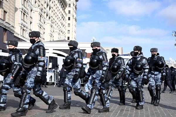 Harsh reality of life in Moscow as goods run out and prices sky-rocket