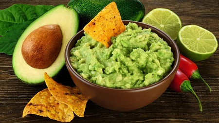 The Golden Rule For Making Restaurant-Worthy Guacamole