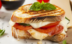 How To Avoid The Big Mistake People Make With Tomato Sandwiches