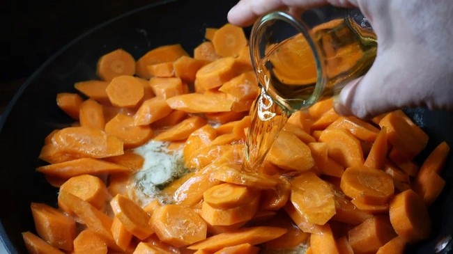 The Best Bourbon Glazed Carrots Recipe